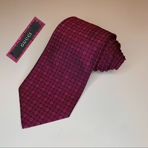 Gucci 100% Silk Necktie Made In Italy “G” Logo Burgundy Square Diamond Men’s Tie